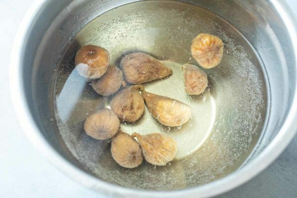 Reconstitute figs in warm water.