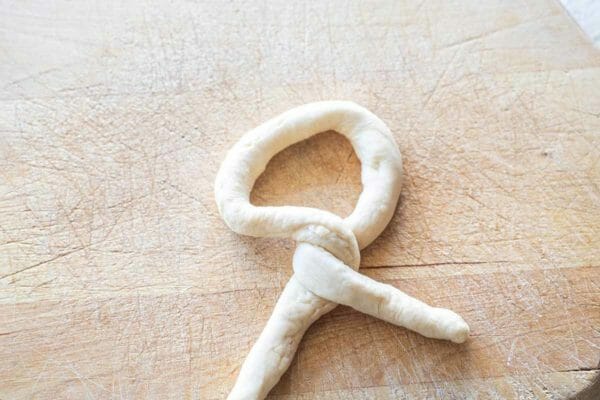 how to shape pretzels