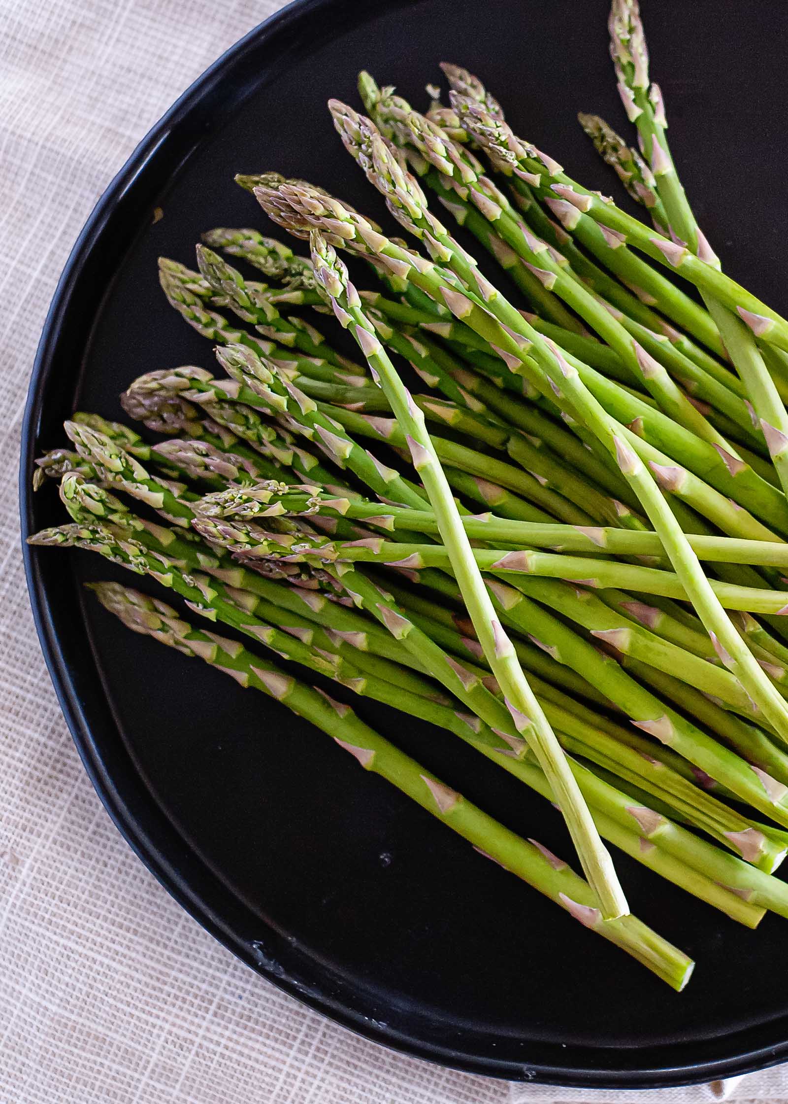 asparagus on black plate