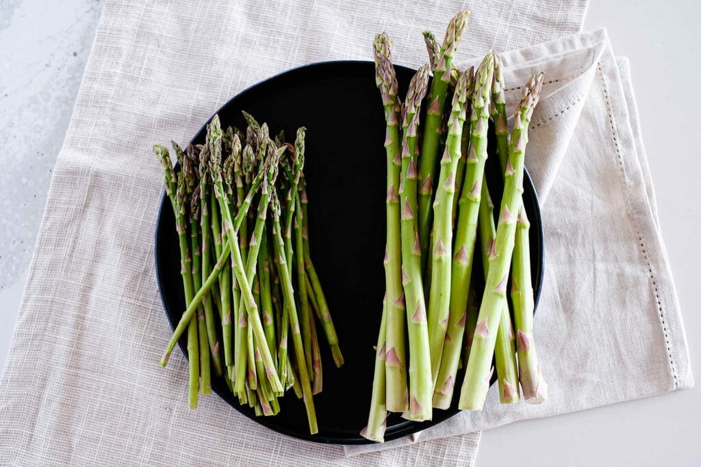 thick asparagus next to thin asparagus