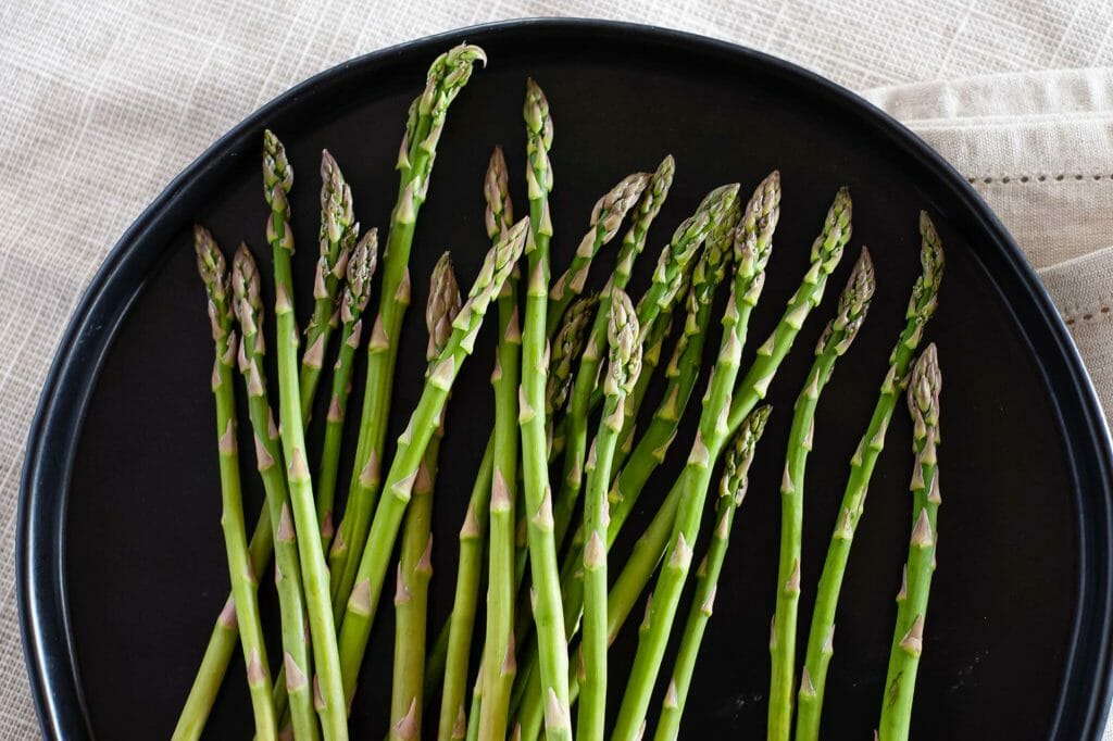 asparagus on a black plate